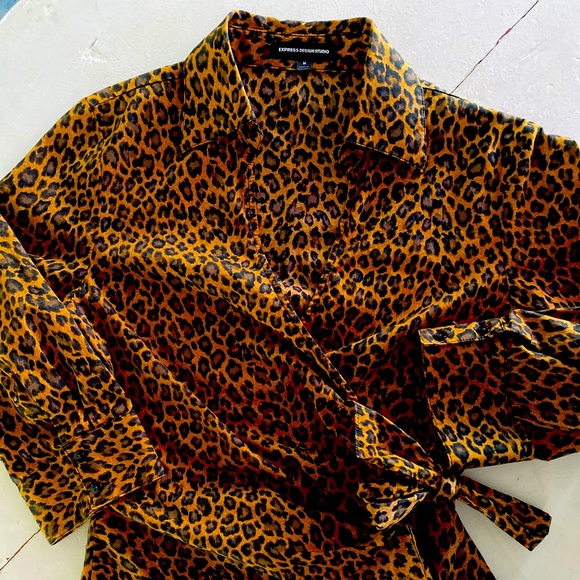 Express brand leopard blouse shirt - Picture 4 of 9